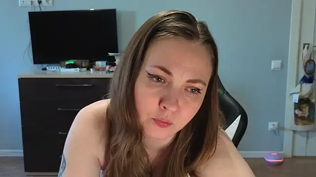 VioletLily online show from August 2026 04:11:01 PM