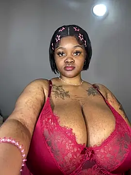 Snapshot of Yung-Missy chatting on January 2025 05:53:02 AM Yung-Missy online show from January 2025 05:53:02 AM