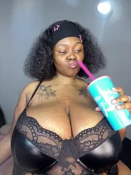 Snapshot of Yung-Missy chatting on January 2025 05:54:02 AM Yung-Missy online show from January 2025 05:54:02 AM