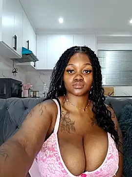 Snapshot of Yung-Missy chatting on January 2026 02:47:01 AM Yung-Missy online show from January 2026 02:47:01 AM