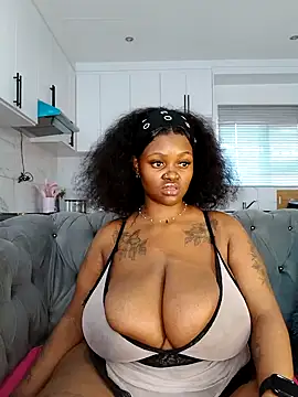 Snapshot of Yung-Missy chatting on February 2026 05:27:02 AM Yung-Missy online show from February 2026 05:27:02 AM