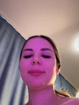 Snapshot of Alina_Vibe_Me chatting on February 2025 11:44:02 PM Alina Vibe Me online show from February 2025 11:44:02 PM