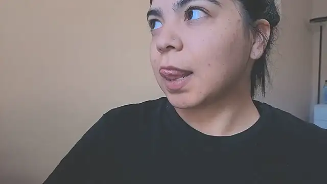 kimmiakiss22 online show from March 2025 10:42:01 PM