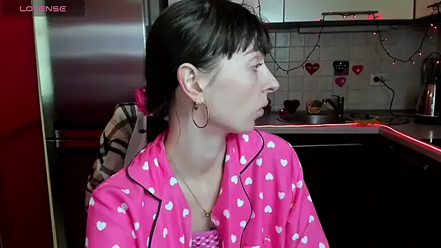 Snapshot of TayanaJons chatting on February 2025 10:51:02 AM TayanaJons online show from February 2025 10:51:02 AM