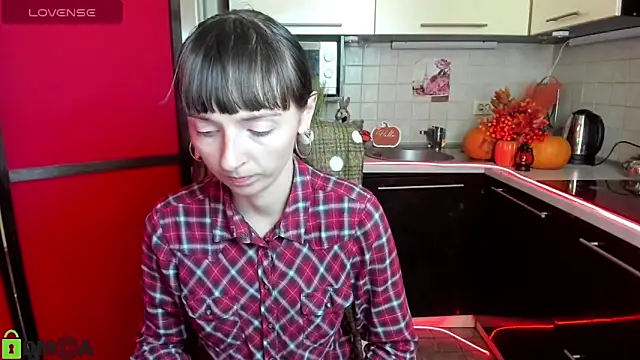 Snapshot of TayanaJons chatting on November 2025 07:53:02 AM TayanaJons online show from November 2025 07:53:02 AM