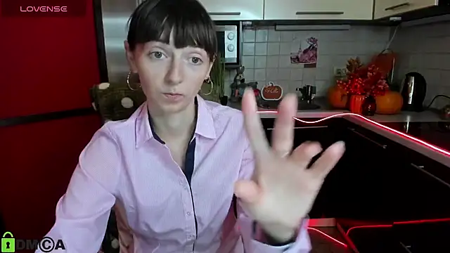 Snapshot of TayanaJons chatting on November 2025 07:52:02 AM TayanaJons online show from November 2025 07:52:02 AM