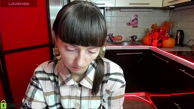 Snapshot of TayanaJons chatting on November 2025 07:53:01 AM TayanaJons online show from November 2025 07:53:01 AM