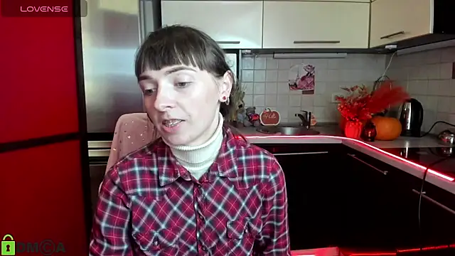 Snapshot of TayanaJons chatting on November 2025 08:03:02 AM TayanaJons online show from November 2025 08:03:02 AM