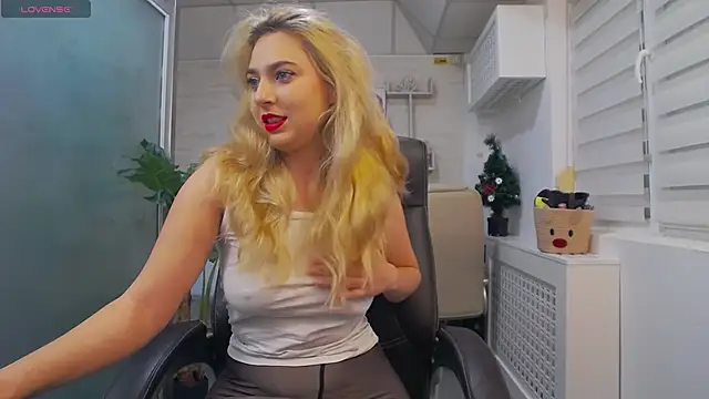 Snapshot of AvaBlue_ chatting on December 2024 04:08:02 AM AvaBlue online show from December 2024 04:08:02 AM