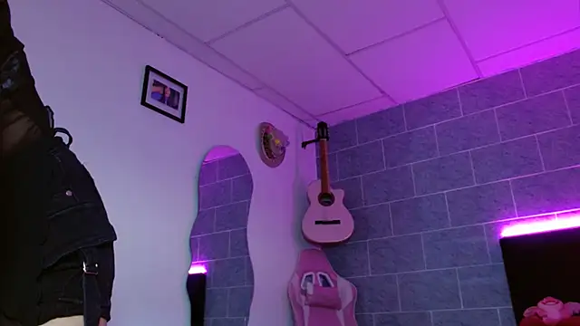 Dakota bumm online show from April 2026 06:50:01 PM