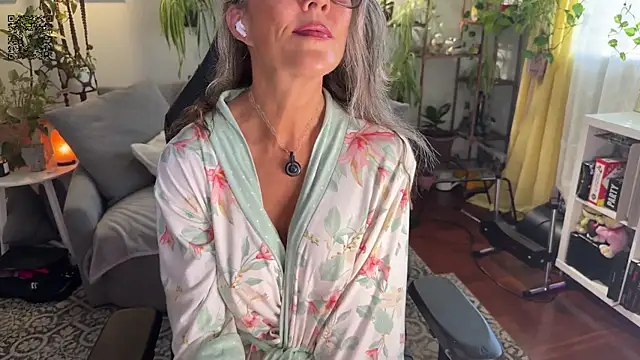 Snapshot of sunniedayz_ chatting on September 2025 05:34:01 PM sunniedayz online show from September 2025 05:34:01 PM