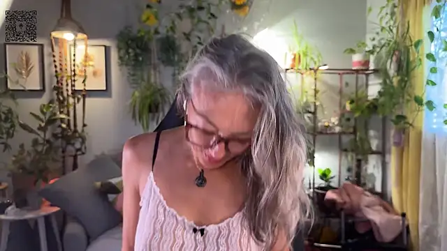 Snapshot of sunniedayz_ chatting on September 2025 03:24:01 PM sunniedayz online show from September 2025 03:24:01 PM