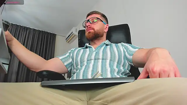 Snapshot of Findom_guy chatting on February 2026 12:55:01 PM Findom guy online show from February 2026 12:55:01 PM