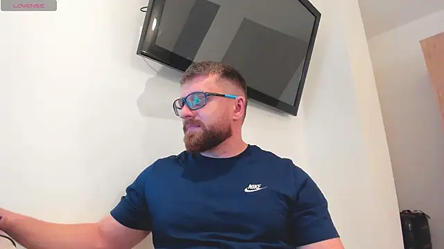 Snapshot of Findom_guy chatting on February 2026 09:37:02 PM Findom guy online show from February 2026 09:37:02 PM