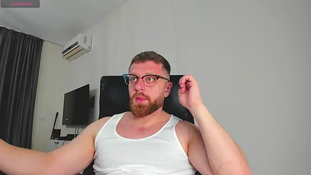 Snapshot of Findom_guy chatting on March 2026 10:43:01 AM Findom guy online show from March 2026 10:43:01 AM