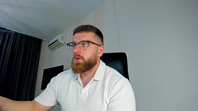 Snapshot of Findom_guy chatting on May 2026 05:39:01 PM Findom guy online show from May 2026 05:39:01 PM