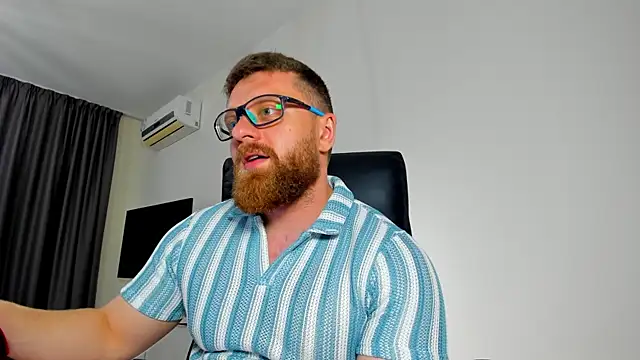 Snapshot of Findom_guy chatting on May 2026 06:24:01 PM Findom guy online show from May 2026 06:24:01 PM