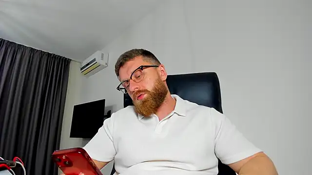 Snapshot of Findom_guy chatting on May 2026 05:29:01 PM Findom guy online show from May 2026 05:29:01 PM