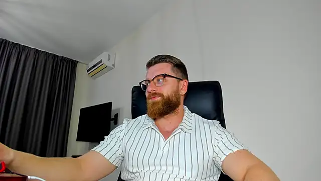Snapshot of Findom_guy chatting on May 2026 04:50:01 PM Findom guy online show from May 2026 04:50:01 PM