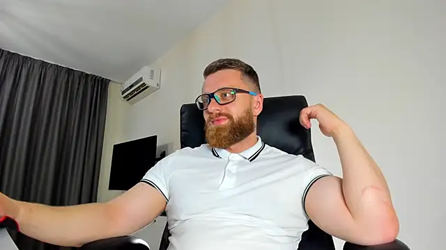 Snapshot of Findom_guy chatting on May 2026 06:25:02 PM Findom guy online show from May 2026 06:25:02 PM