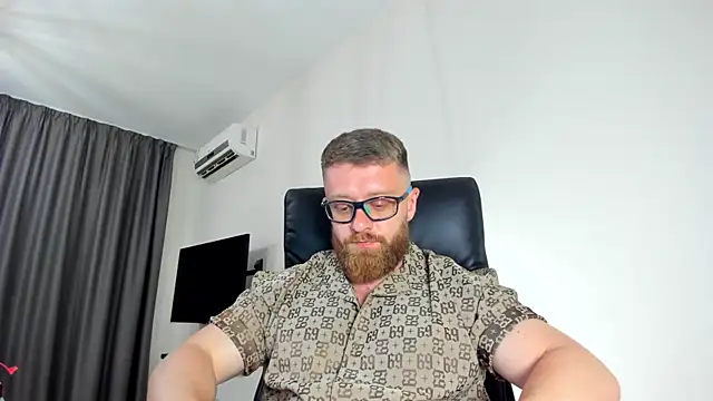 Snapshot of Findom_guy chatting on May 2026 07:45:01 PM Findom guy online show from May 2026 07:45:01 PM