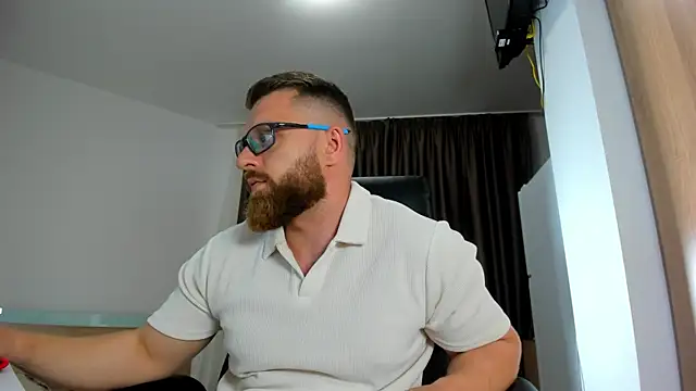 Snapshot of Findom_guy chatting on June 2026 04:41:02 PM Findom guy online show from June 2026 04:41:02 PM