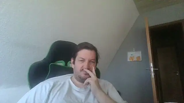 Snapshot of Golffahrer1982 chatting on November 2025 09:32:01 AM Golffahrer1982 online show from November 2025 09:32:01 AM