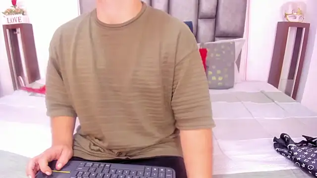 michacosio online show from August 2026 02:25:01 AM