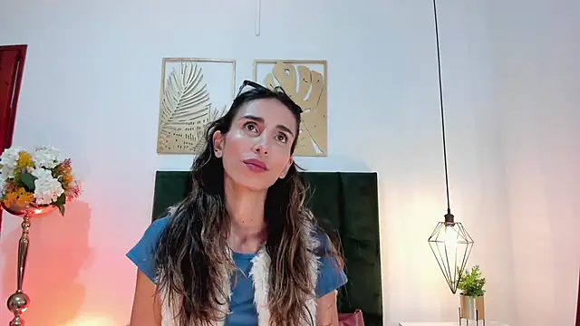 Nina Cavaali online show from December 2024 04:35:02 PM