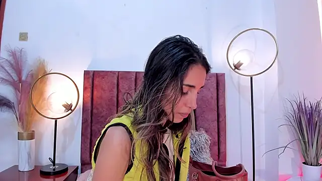 Nina Cavaali online show from January 2025 06:33:02 PM