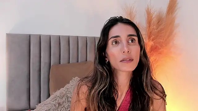 Nina Cavaali online show from February 2025 06:06:01 PM