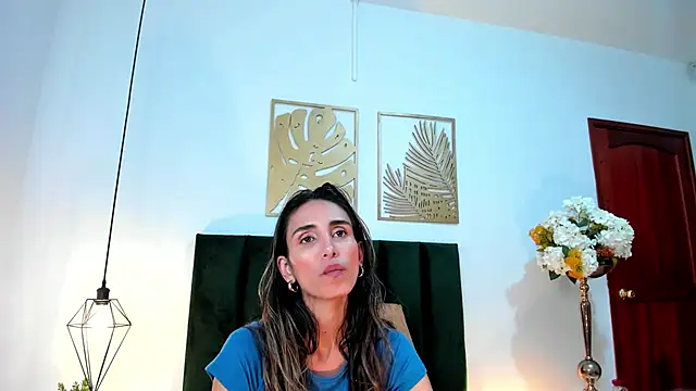 Nina Cavaali online show from February 2025 06:01:01 PM