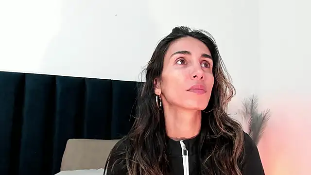 Nina Cavaali online show from February 2025 02:18:01 PM