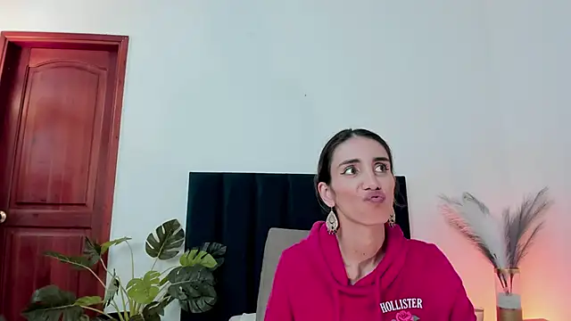 Nina Cavaali online show from March 2025 06:11:02 PM