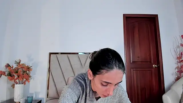 Nina Cavaali online show from March 2025 02:10:02 PM