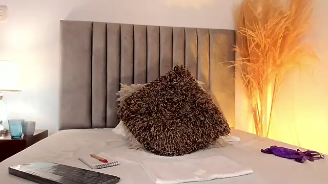 Nina Cavaali online show from March 2025 07:48:02 PM