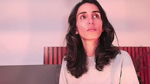 Nina Cavaali online show from October 2025 06:19:01 PM