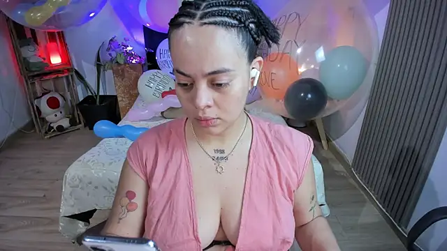 Cuttiealice online show from January 2025 12:07:02 PM