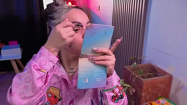 Cuttiealice online show from November 2025 02:21:01 PM