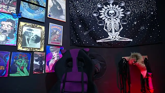 Yourmadame P online show from January 2025 09:05:02 PM