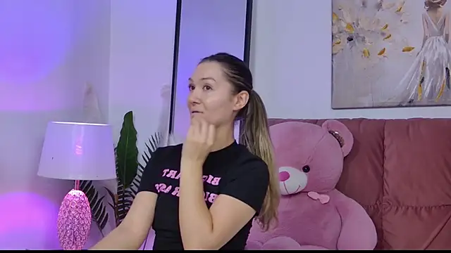 NicolLopeze online show from November 2025 04:29:02 PM