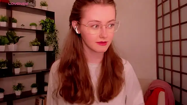 Snapshot of KateCuddle chatting on May 2026 02:40:01 AM KateCuddle online show from May 2026 02:40:01 AM