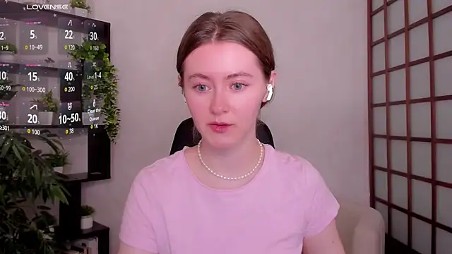 Snapshot of KateCuddle chatting on June 2026 02:07:01 AM KateCuddle online show from June 2026 02:07:01 AM