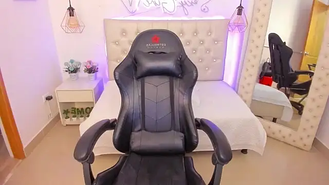 Snapshot of xiomara__cortes chatting on February 2025 07:13:01 PM xiomara cortes online show from February 2025 07:13:01 PM