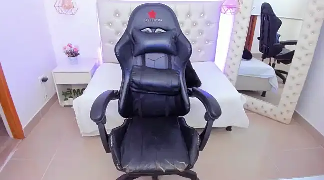 Snapshot of xiomara__cortes chatting on February 2025 07:10:02 PM xiomara cortes online show from February 2025 07:10:02 PM