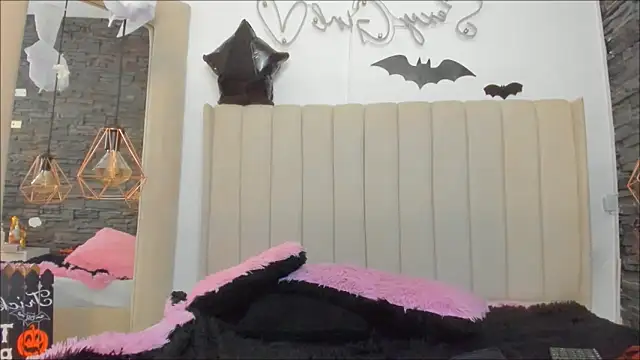 Snapshot of xiomara__cortes chatting on October 2025 12:56:02 AM xiomara cortes online show from October 2025 12:56:02 AM