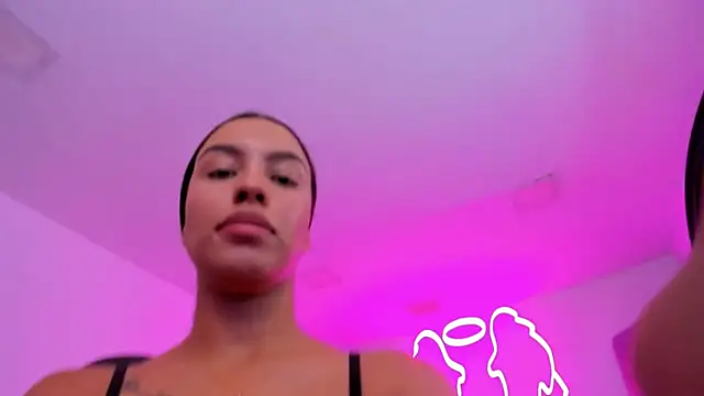 Snapshot of xiomara__cortes chatting on November 2025 07:35:02 PM xiomara cortes online show from November 2025 07:35:02 PM