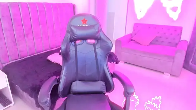 Snapshot of xiomara__cortes chatting on November 2025 07:24:01 PM xiomara cortes online show from November 2025 07:24:01 PM