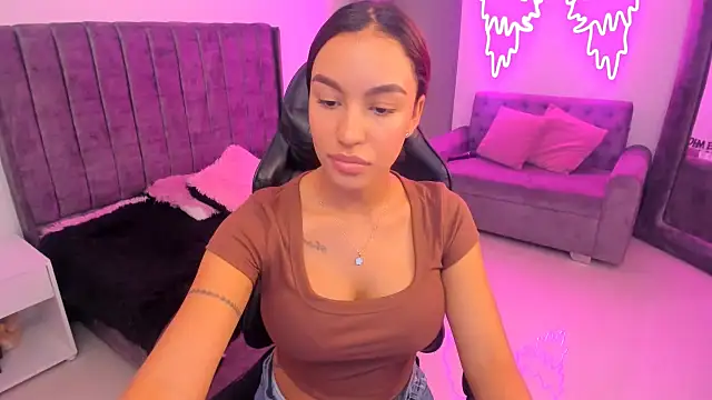 Snapshot of xiomara__cortes chatting on November 2025 07:45:02 PM xiomara cortes online show from November 2025 07:45:02 PM