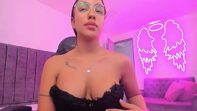 Snapshot of xiomara__cortes chatting on November 2025 01:05:02 AM xiomara cortes online show from November 2025 01:05:02 AM